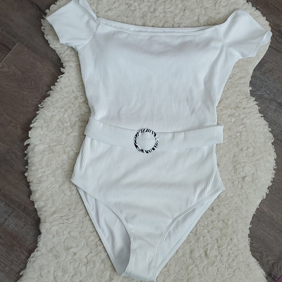 Roxy cap sleeve one-piece belted swimsuit - Picture 3 of 11